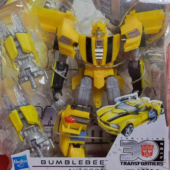 Transformers Generations Bumbleebee Autobot Comic Book Included - Picture 1 of 10